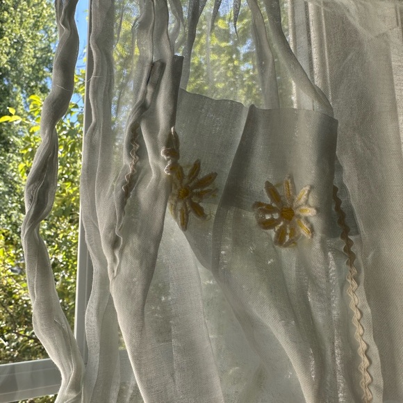 VTG Mesh Embroidered Apron - Picture 3 of 4